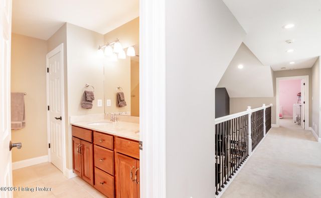 1201 Persimmon Ridge Dr, Louisville, KY 40245