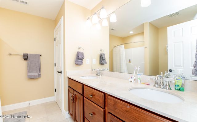 1201 Persimmon Ridge Dr, Louisville, KY 40245