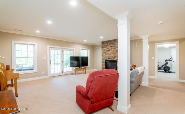 1201 Persimmon Ridge Dr, Louisville, KY 40245