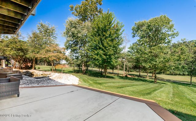 1201 Persimmon Ridge Dr, Louisville, KY 40245