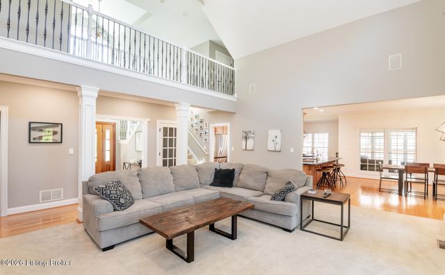 1201 Persimmon Ridge Dr, Louisville, KY 40245