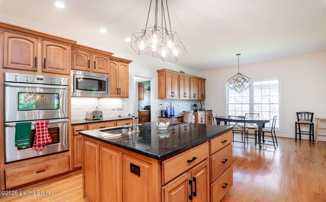 1201 Persimmon Ridge Dr, Louisville, KY 40245