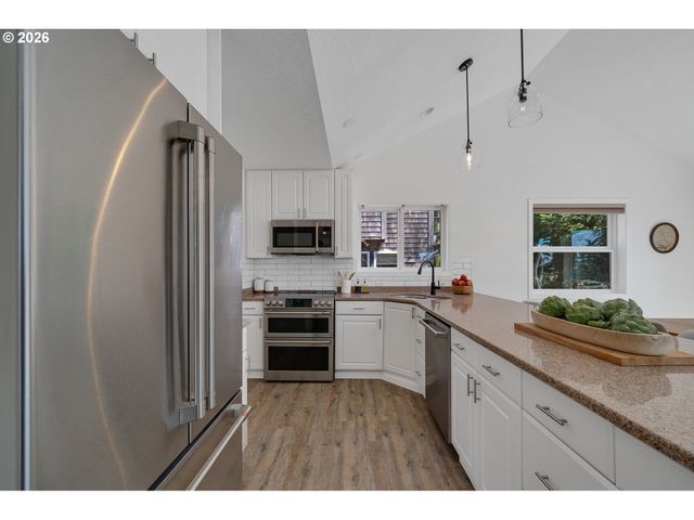 37835 19TH St, Manzanita, OR 97130
