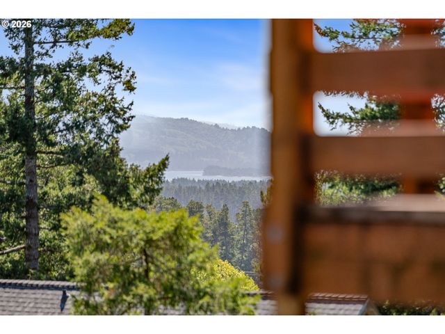 37835 19TH St, Manzanita, OR 97130
