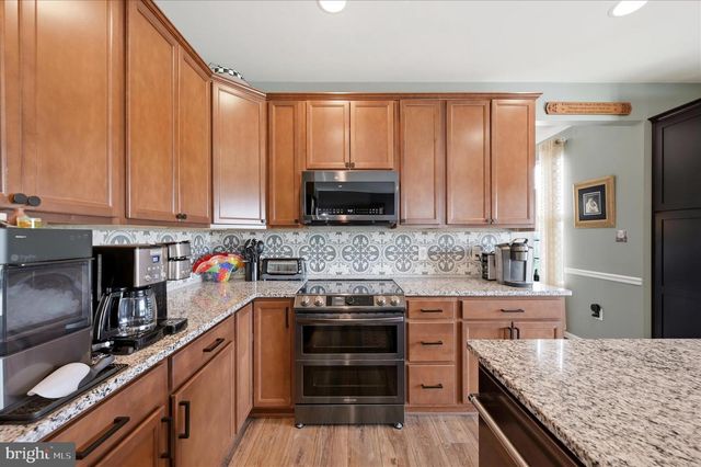 108 SHALLOW CREEK DR, Ranson, WV 25438