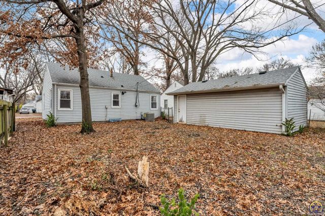 2212 SW Plass AVE, Topeka, KS 66611