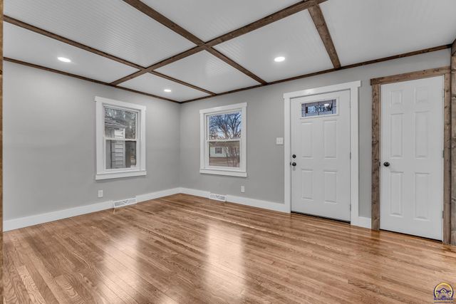 2212 SW Plass AVE, Topeka, KS 66611