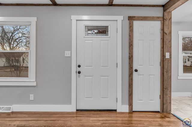 2212 SW Plass AVE, Topeka, KS 66611