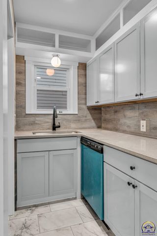 2212 SW Plass AVE, Topeka, KS 66611