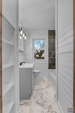 2212 SW Plass AVE, Topeka, KS 66611