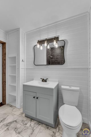 2212 SW Plass AVE, Topeka, KS 66611