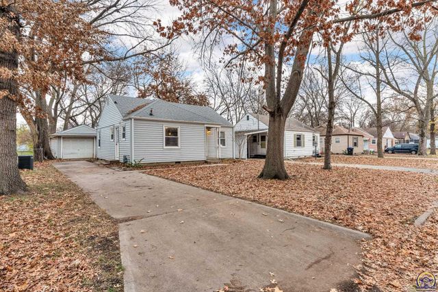 2212 SW Plass AVE, Topeka, KS 66611