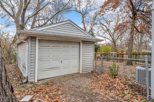 2212 SW Plass AVE, Topeka, KS 66611