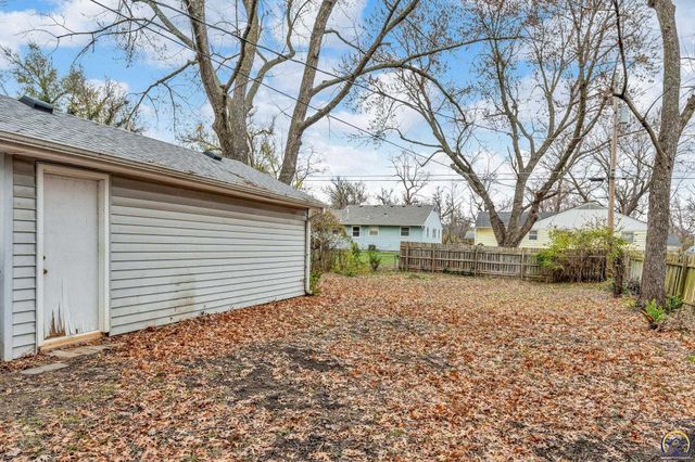 2212 SW Plass AVE, Topeka, KS 66611