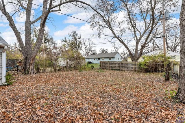 2212 SW Plass AVE, Topeka, KS 66611