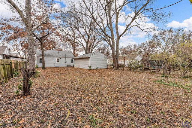 2212 SW Plass AVE, Topeka, KS 66611