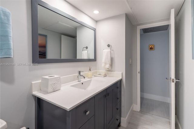 5701 Collins Ave 1417, Miami Beach, FL 33140