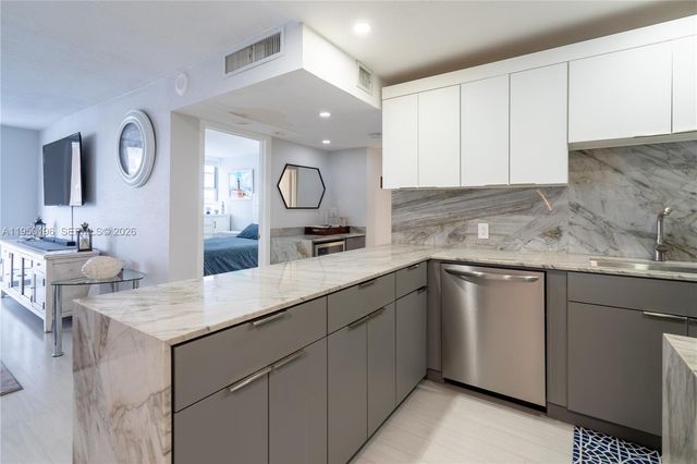 5701 Collins Ave 1417, Miami Beach, FL 33140