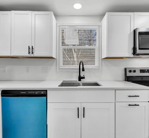 825 E Happy Hollow Dr, Clarksville, TN 37040