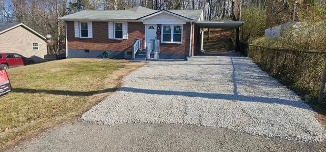 825 E Happy Hollow Dr, Clarksville, TN 37040
