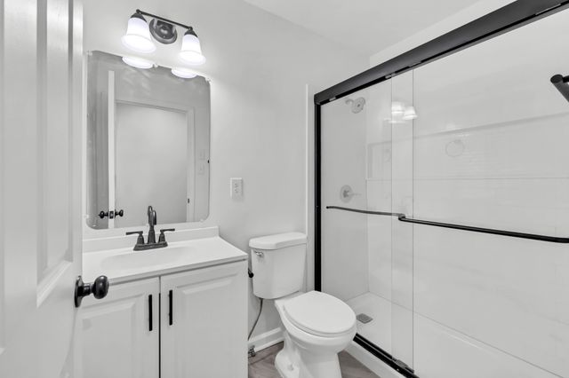 825 E Happy Hollow Dr, Clarksville, TN 37040