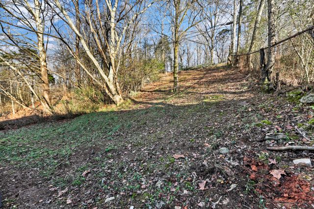 825 E Happy Hollow Dr, Clarksville, TN 37040