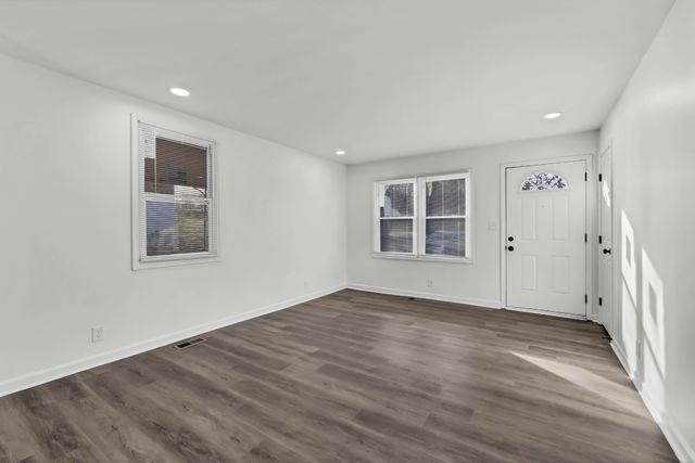 825 E Happy Hollow Dr, Clarksville, TN 37040