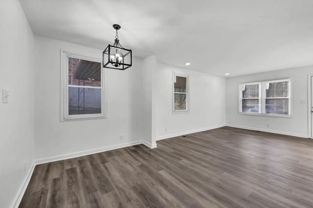 825 E Happy Hollow Dr, Clarksville, TN 37040