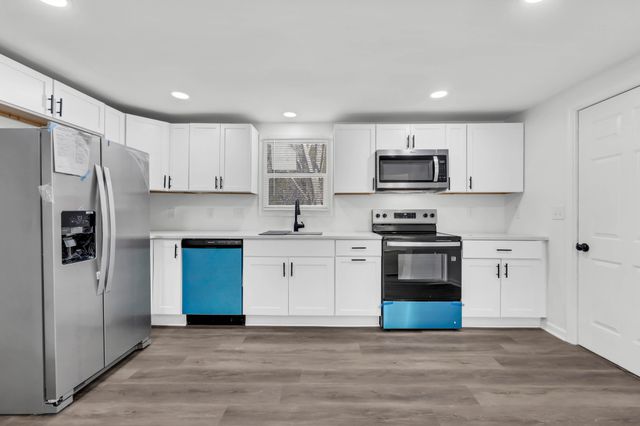 825 E Happy Hollow Dr, Clarksville, TN 37040