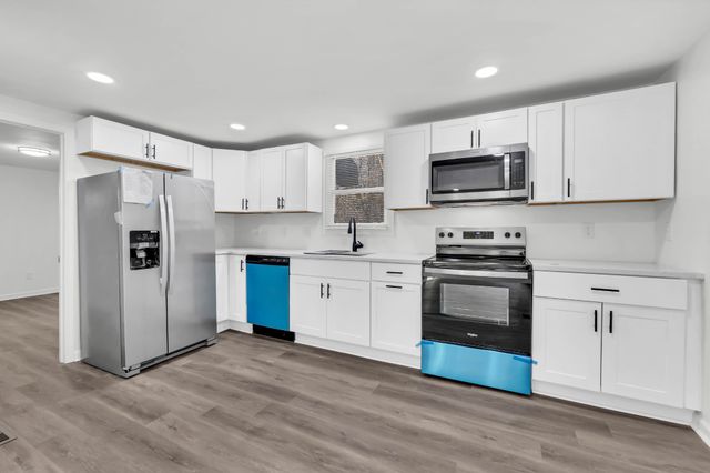 825 E Happy Hollow Dr, Clarksville, TN 37040