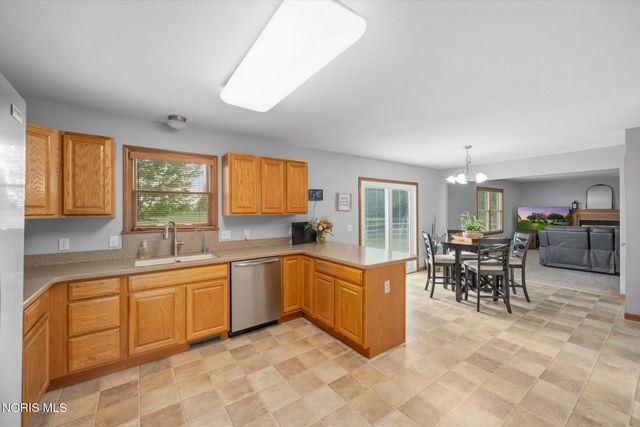 6065 Thomasville Court, Sylvania, OH 43560