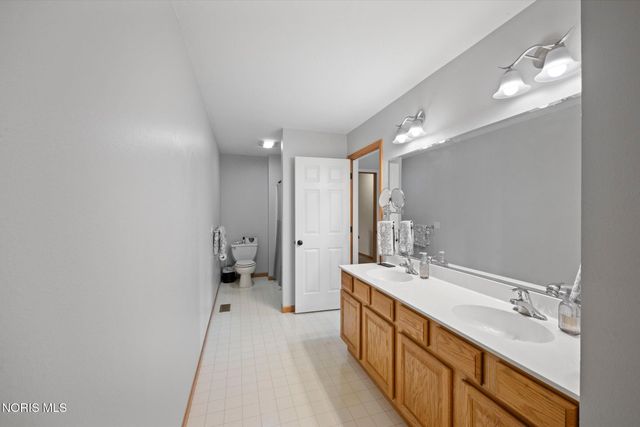 6065 Thomasville Court, Sylvania, OH 43560
