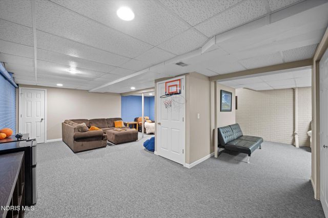 6065 Thomasville Court, Sylvania, OH 43560