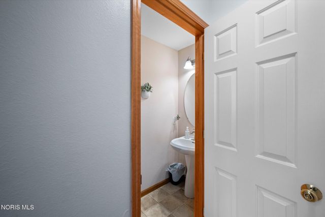 6065 Thomasville Court, Sylvania, OH 43560