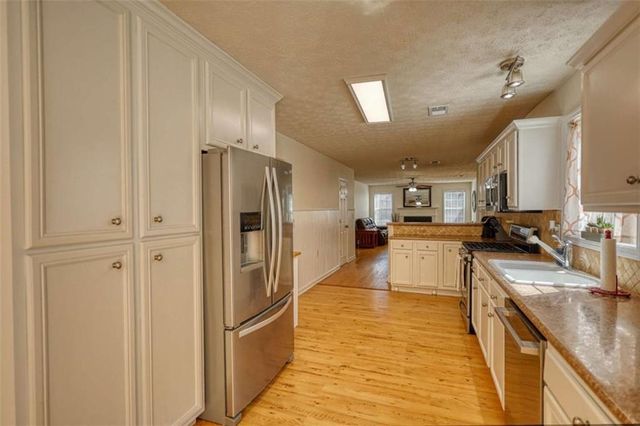 911 Parkplace, Loganville, GA 30052