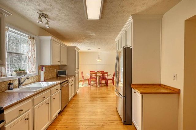 911 Parkplace, Loganville, GA 30052