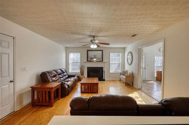 911 Parkplace, Loganville, GA 30052