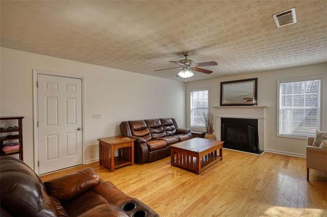 911 Parkplace, Loganville, GA 30052