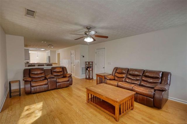 911 Parkplace, Loganville, GA 30052