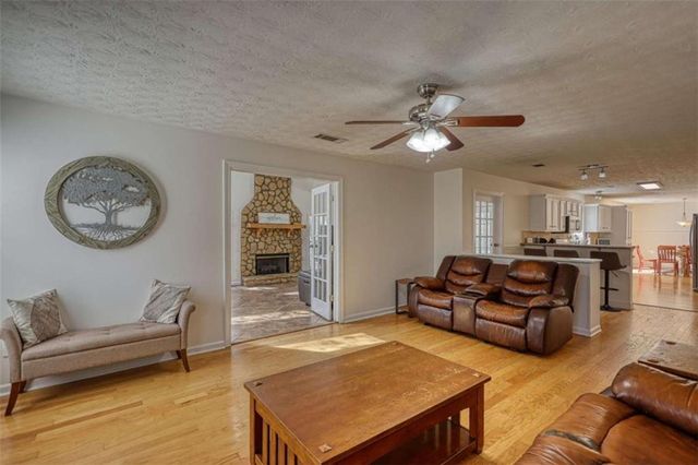 911 Parkplace, Loganville, GA 30052