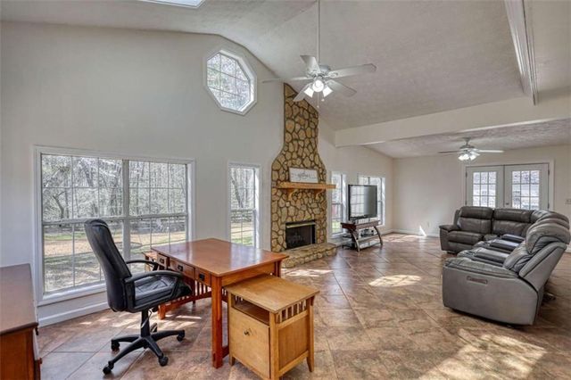 911 Parkplace, Loganville, GA 30052