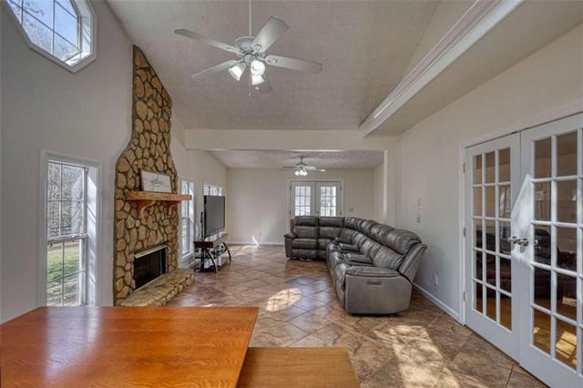 911 Parkplace, Loganville, GA 30052