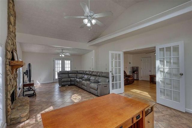 911 Parkplace, Loganville, GA 30052