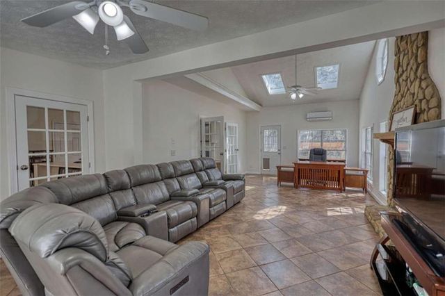 911 Parkplace, Loganville, GA 30052