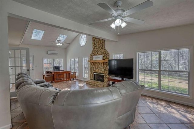 911 Parkplace, Loganville, GA 30052