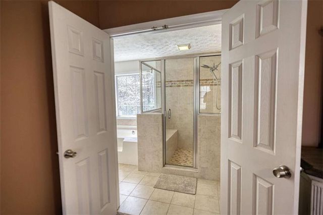 911 Parkplace, Loganville, GA 30052