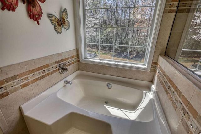 911 Parkplace, Loganville, GA 30052