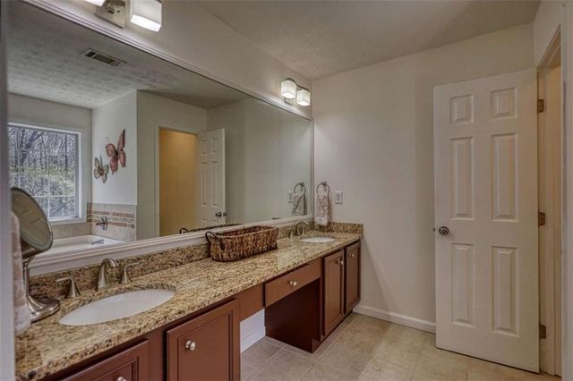 911 Parkplace, Loganville, GA 30052