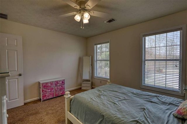 911 Parkplace, Loganville, GA 30052