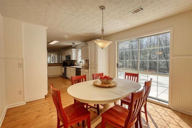 911 Parkplace, Loganville, GA 30052